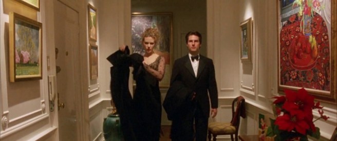 Kidman and Cruz in Eyes wide shut with paintings